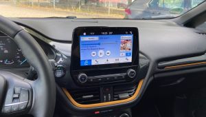Ein Ford Fiesta MK9 Armaturenbrett mit Radio