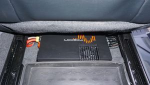 Ford Ranger Mosconi Verstärker unterm Beifahrersitz