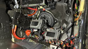 Mercedes CLS W257 Match Woofer auf der Beifahrerseite