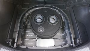 Hyundai I30 Kofferraum mit Dämmung und Gladen Subwoofer