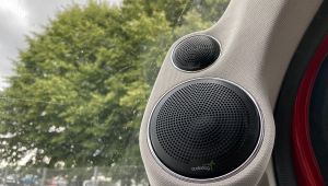 Ford Transit Custom mit Audiofrog Lautsprechern in der A-Säule Beifahrerseite