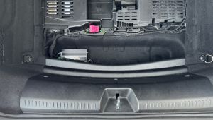 Mercedes CLA 35 Match UP8DSP Verstärker im Kofferraum
