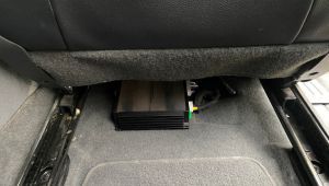 Ford Ranger mit versteckt eingebautem Verstärker unter dem Beifahrersitz