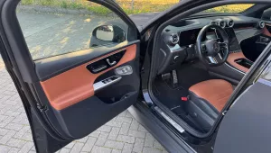 Mercedes GLC Hybrid Innenraum und Türverkleidung mit Burmester Lautsprechergitter