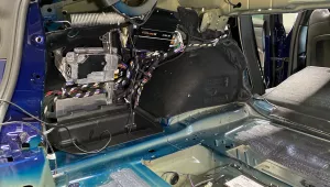 BMW G20 Upgrade des Harman Kardon System mit einer Match UP10 DSP versteckt im Kofferraumseitenteil