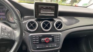 Mercedes CLA W117 Mittelkonsole und Radio