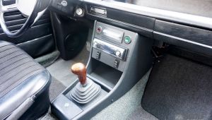 BMW 1802 Mittelkonsole mit Pioneer Radio