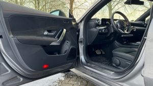 Mercedes CLA 35 AMG Türverkleidung und Innennraum