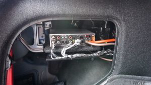 Mosconi DSP Verstärker im Kofferraum Seitenteil BMW F20