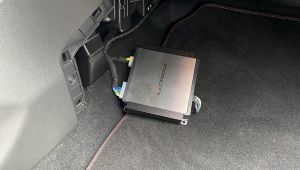 Hyundai I30 Fastback Mosconi Pico 6/8 DSP Vertärker in der Mittelkonsole eingebaut