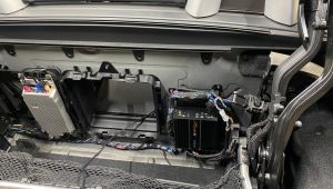 BMW Z4 E89 Kofferraum Hifi 676 Vertärker auf Match UP7BMW Umbau
