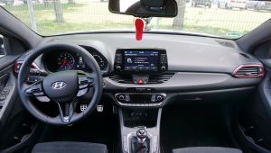 Hyundai I30 Fastback Armaturenbrett mit original Radio
