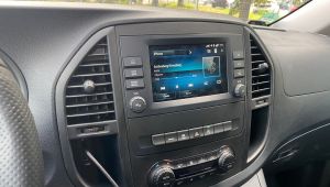 Mercedes Vito V447 mit Audio30 Radio